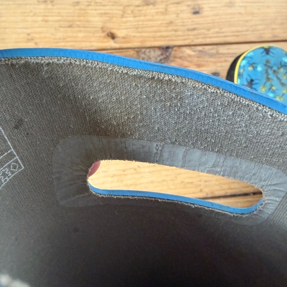 Bogs Bee Rain Boots - Kids Size 13 - Picture 5 of 5